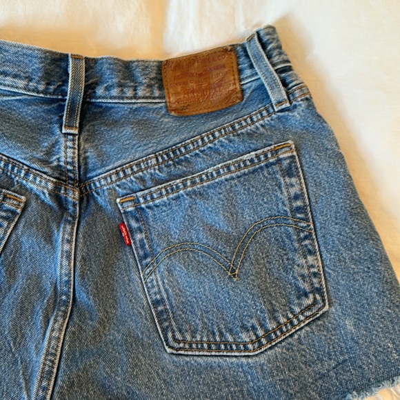 Levi’s 501 Shorts Size 26 - Picture 4 of 5